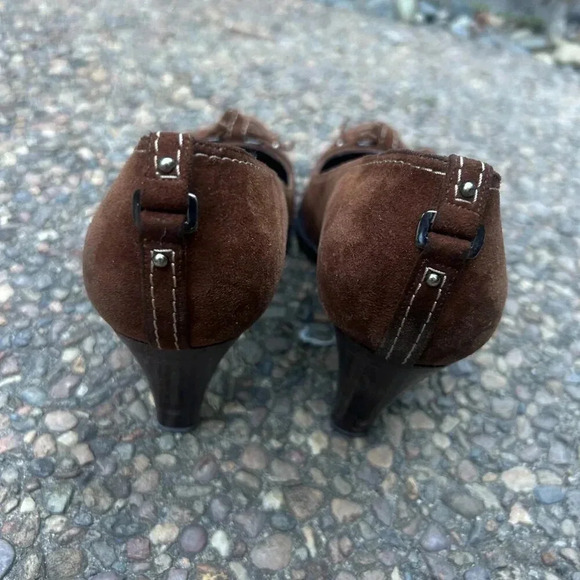 Stuart Weitzman Walnut Brown Suede Stacked Heel Pumps Bow Buckle Size 9.5 - Picture 6 of 11